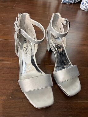 Silver Ankle-Strap Block Heel Sandals size 6 @@@